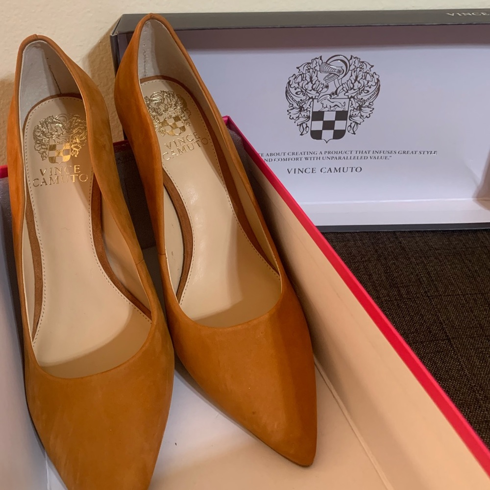 Vince Camuto - suede autumn pointy toe heels/pumps. BRAND NEW!